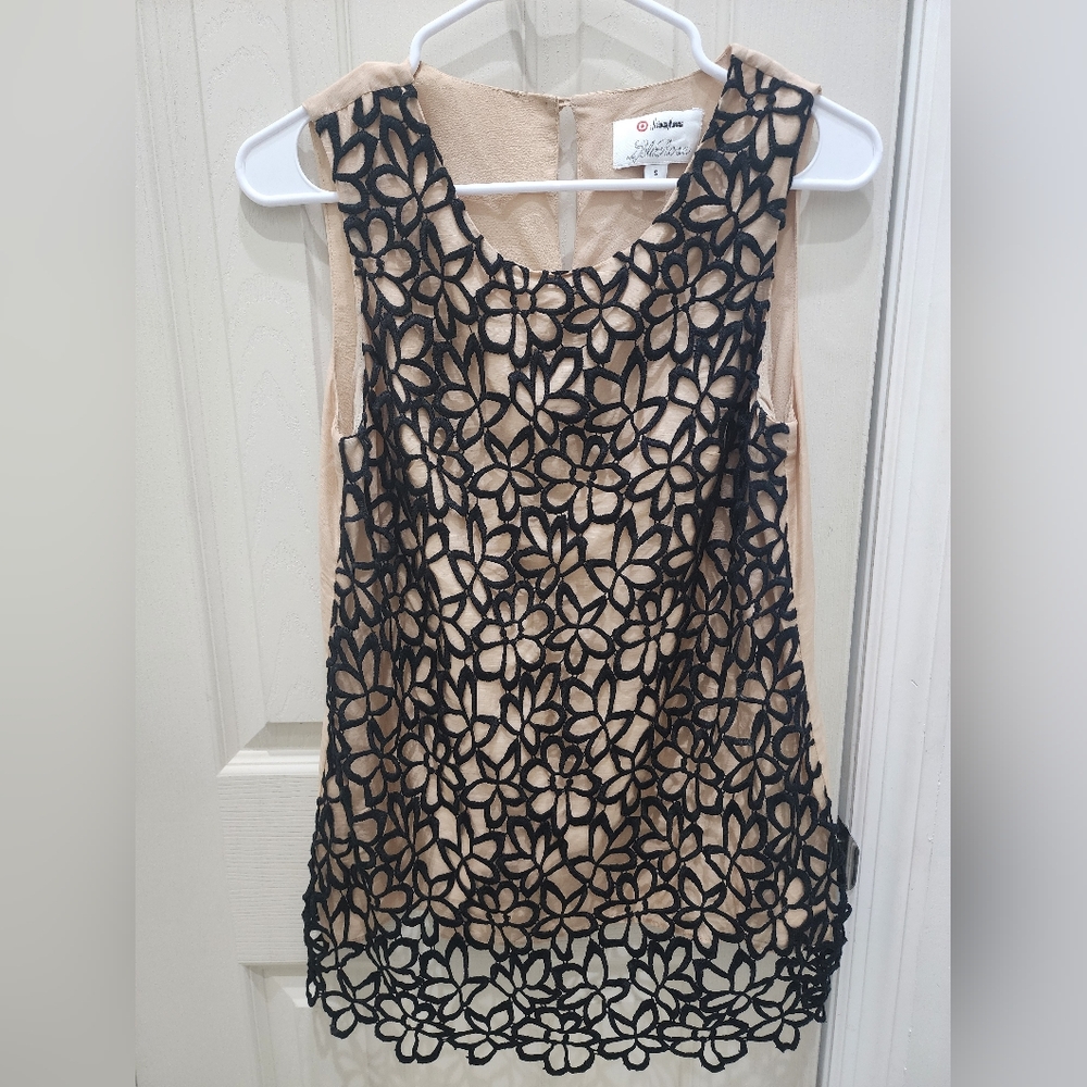 Neiman Marcus Lela Rose, size small, embroidered,‎ beige and black